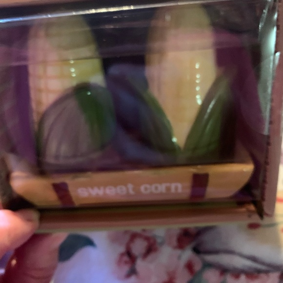 Sweet Corn Salt and Pepper Shakers - Picture 2 of 3